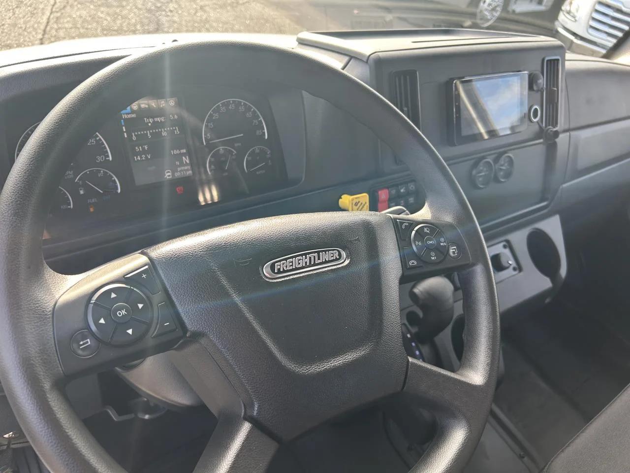 2025 Freightliner M2 106 in Albany, OR — photo 9
