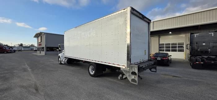 2020 Peterbilt 337 in Jacksonville, FL — photo 4