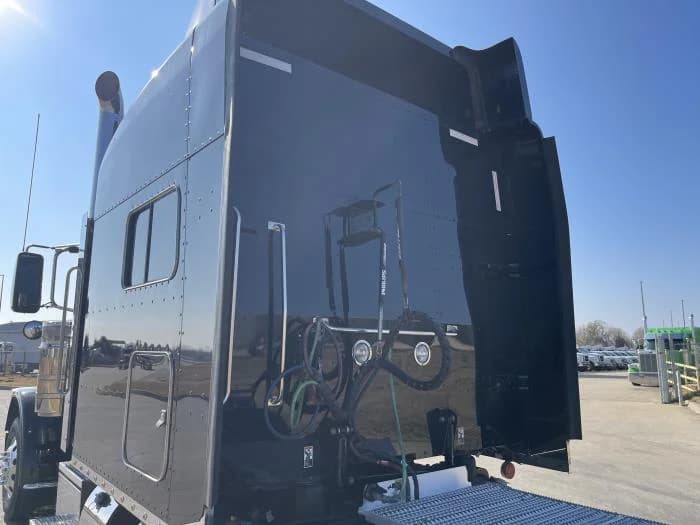 2022 Peterbilt 389 in Oklahoma City, OK — photo 14