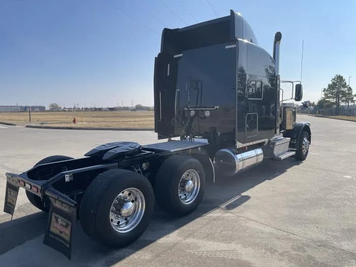 2022 Peterbilt 389 in Oklahoma City, OK — photo 9