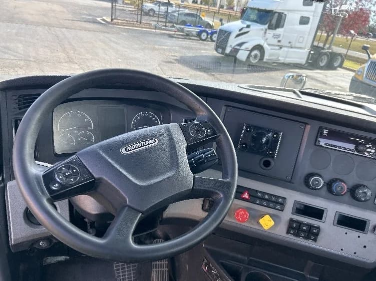2021 Freightliner Cascadia in Oklahoma City, OK — photo 10