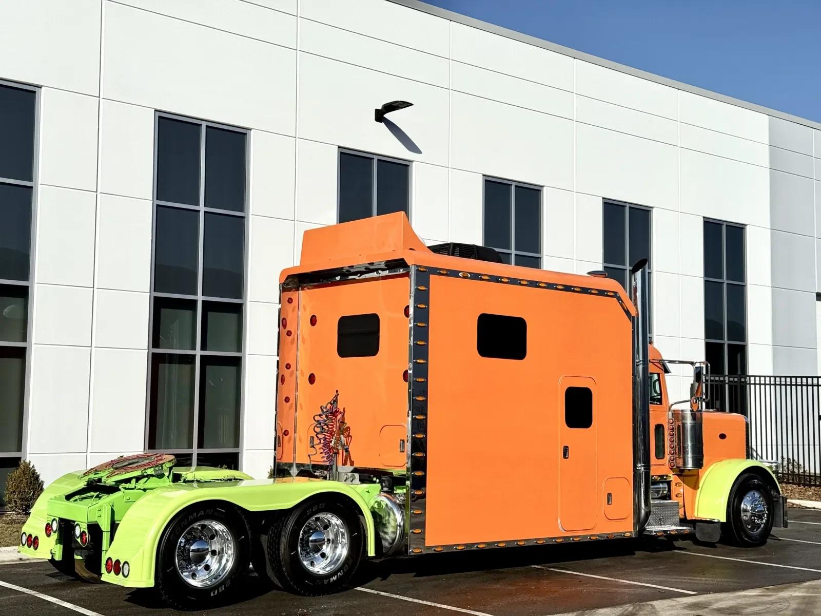 2014 Peterbilt 389 in New Lenox, IL — photo 5