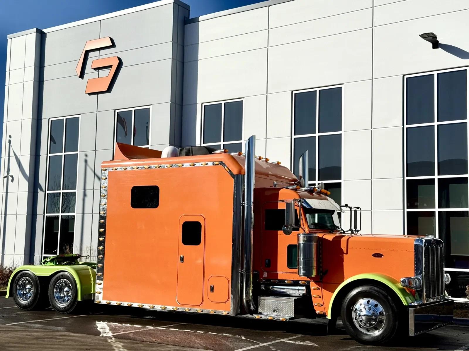 2014 Peterbilt 389 in New Lenox, IL — photo 2