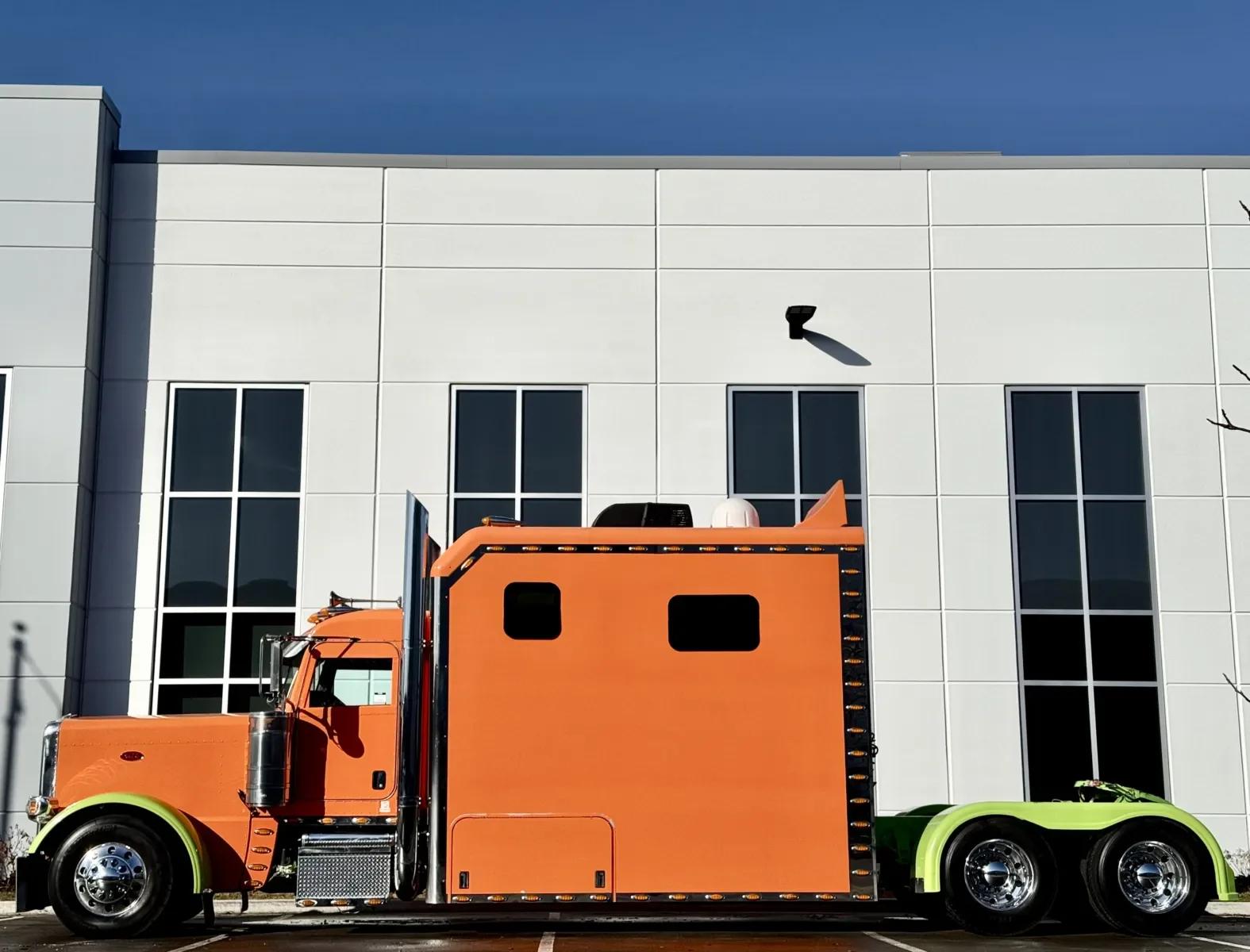 2014 Peterbilt 389 in New Lenox, IL — photo 4