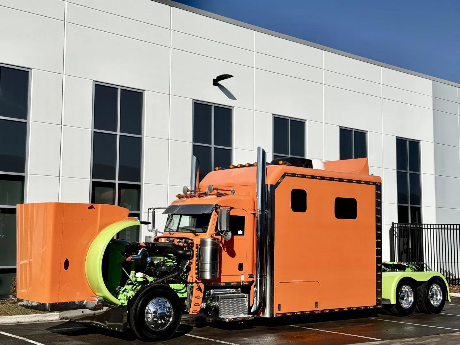 2014 Peterbilt 389 in New Lenox, IL — photo 10