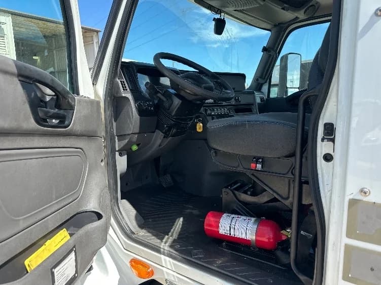 2019 International LT in Waxahachie, TX — photo 9