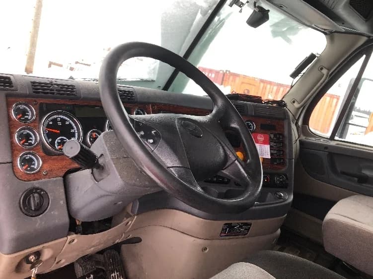 2017 Freightliner Cascadia in Spokane Valley, WA — photo 9