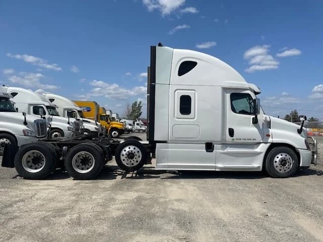2017 Freightliner Cascadia in Spokane Valley, WA — photo 7