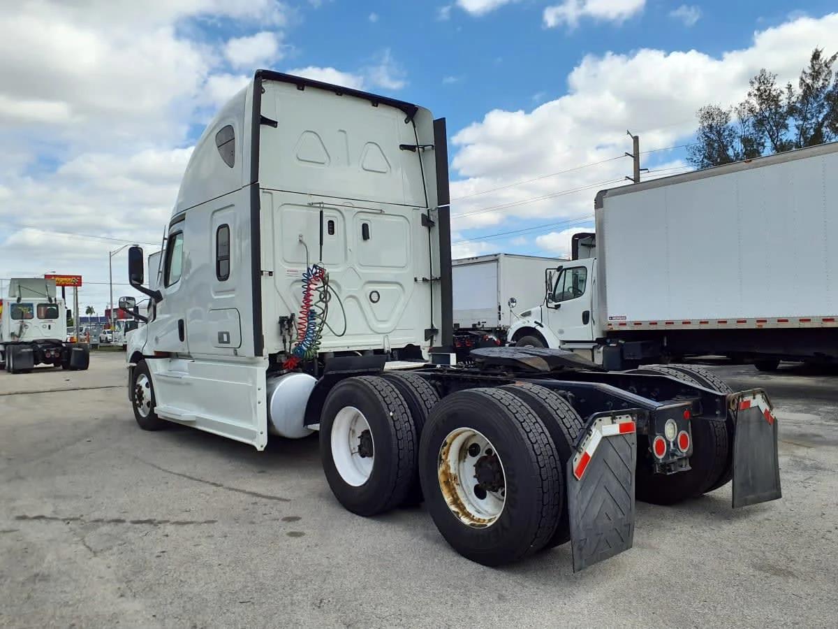 2022 Freightliner Cascadia in Atlanta, GA — photo 6