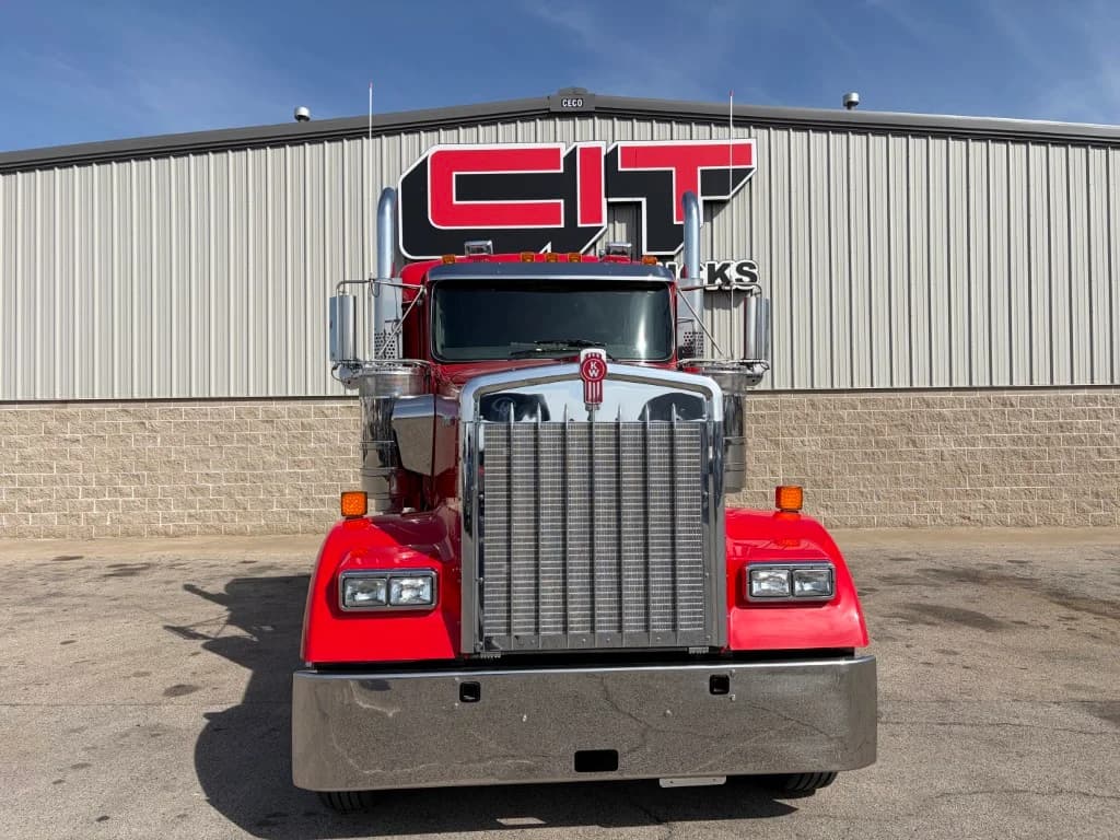 2027 Kenworth W900 in Morton, IL — photo 2