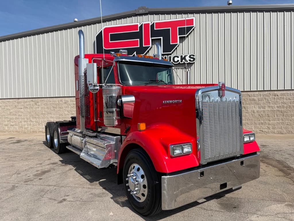 2027 Kenworth W900 in Morton, IL — photo 3