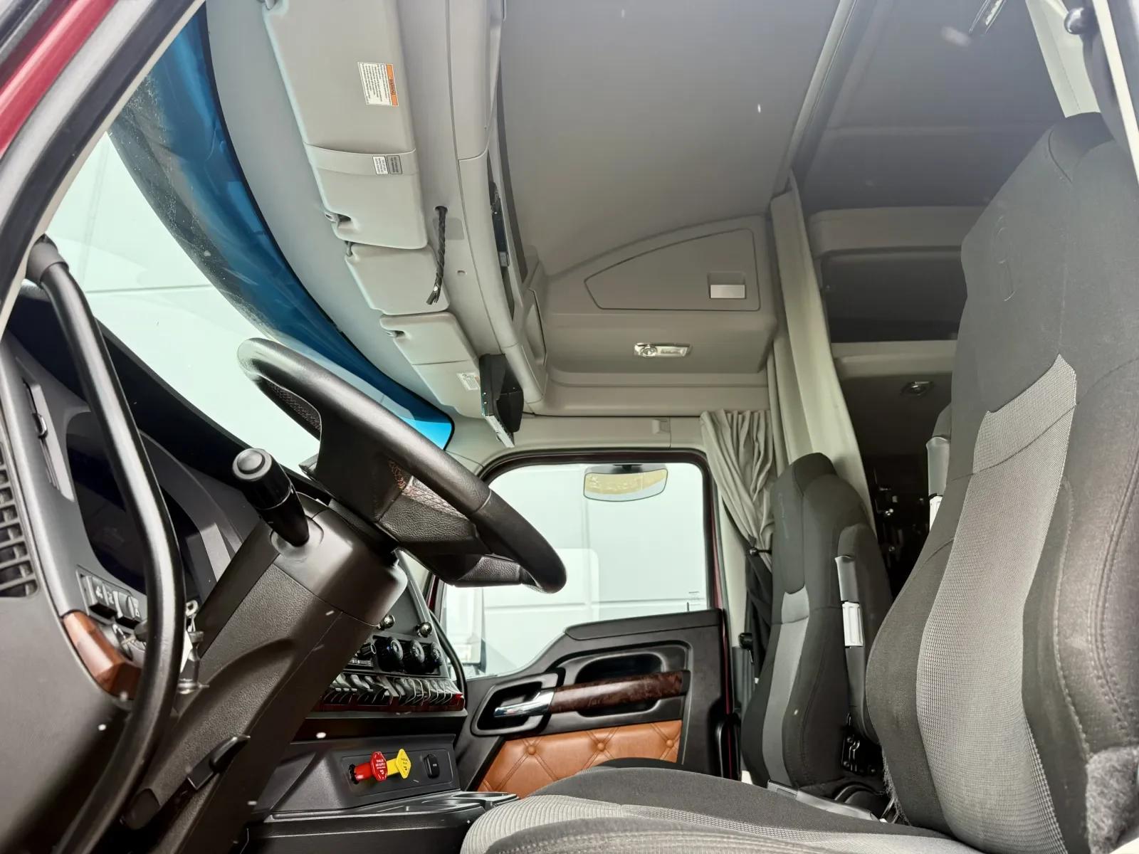 2024 Kenworth W990 in New Lenox, IL — photo 14