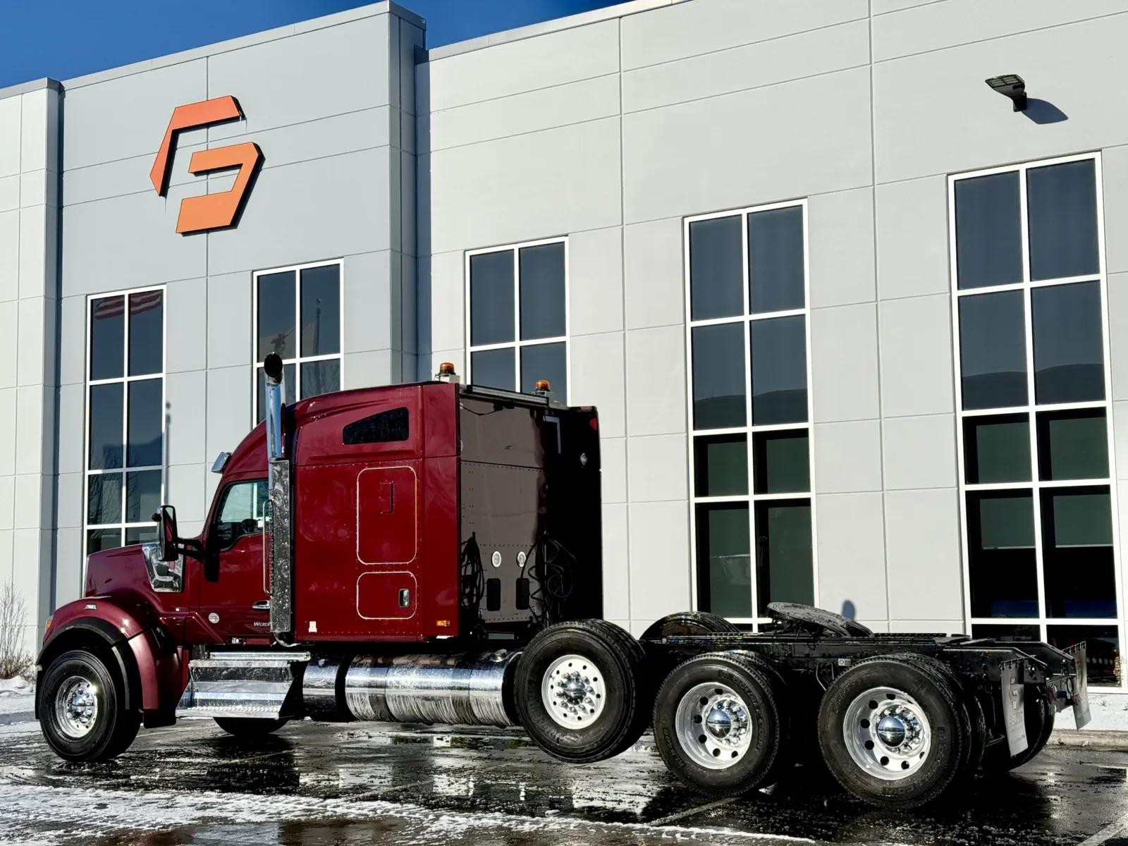 2024 Kenworth W990 in New Lenox, IL — photo 6