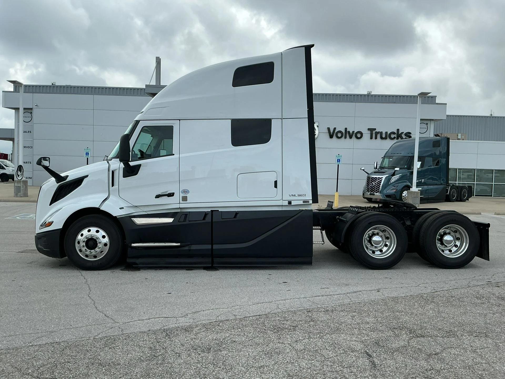 2026 Volvo VNL 860 in Indianapolis, IN — photo 8