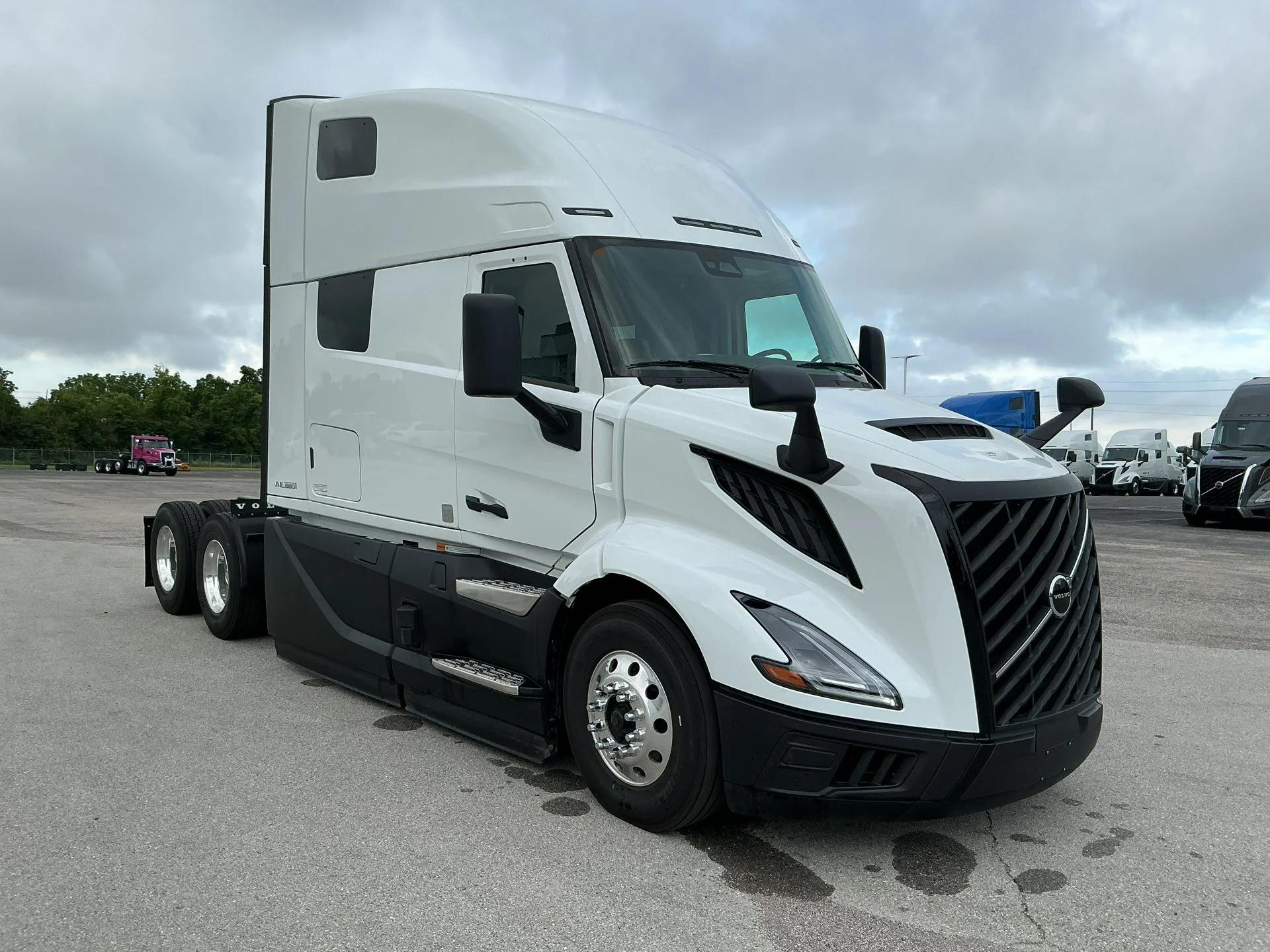 2026 Volvo VNL 860 in Indianapolis, IN — photo 3