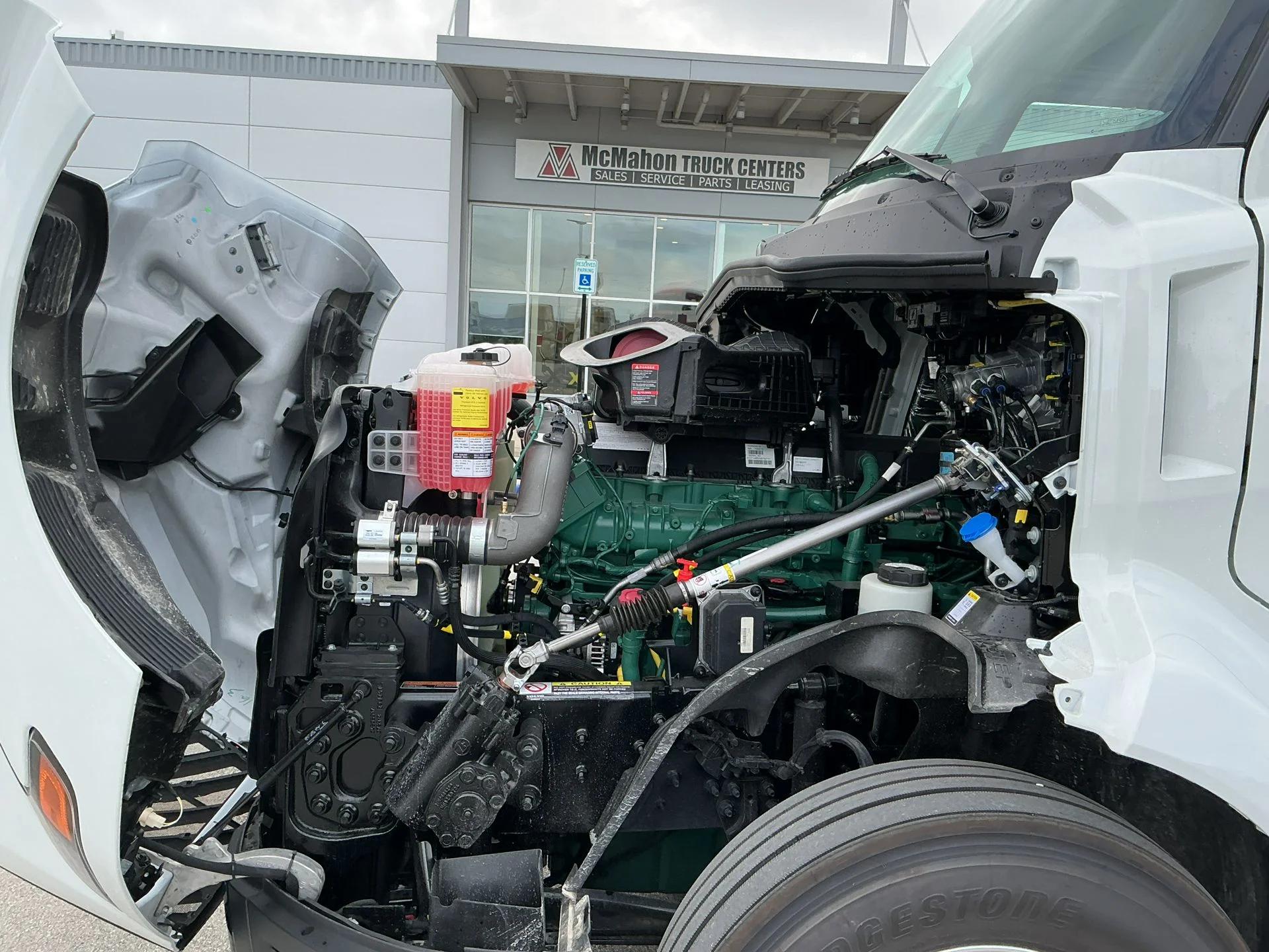 2026 Volvo VNL 860 in Indianapolis, IN — photo 9