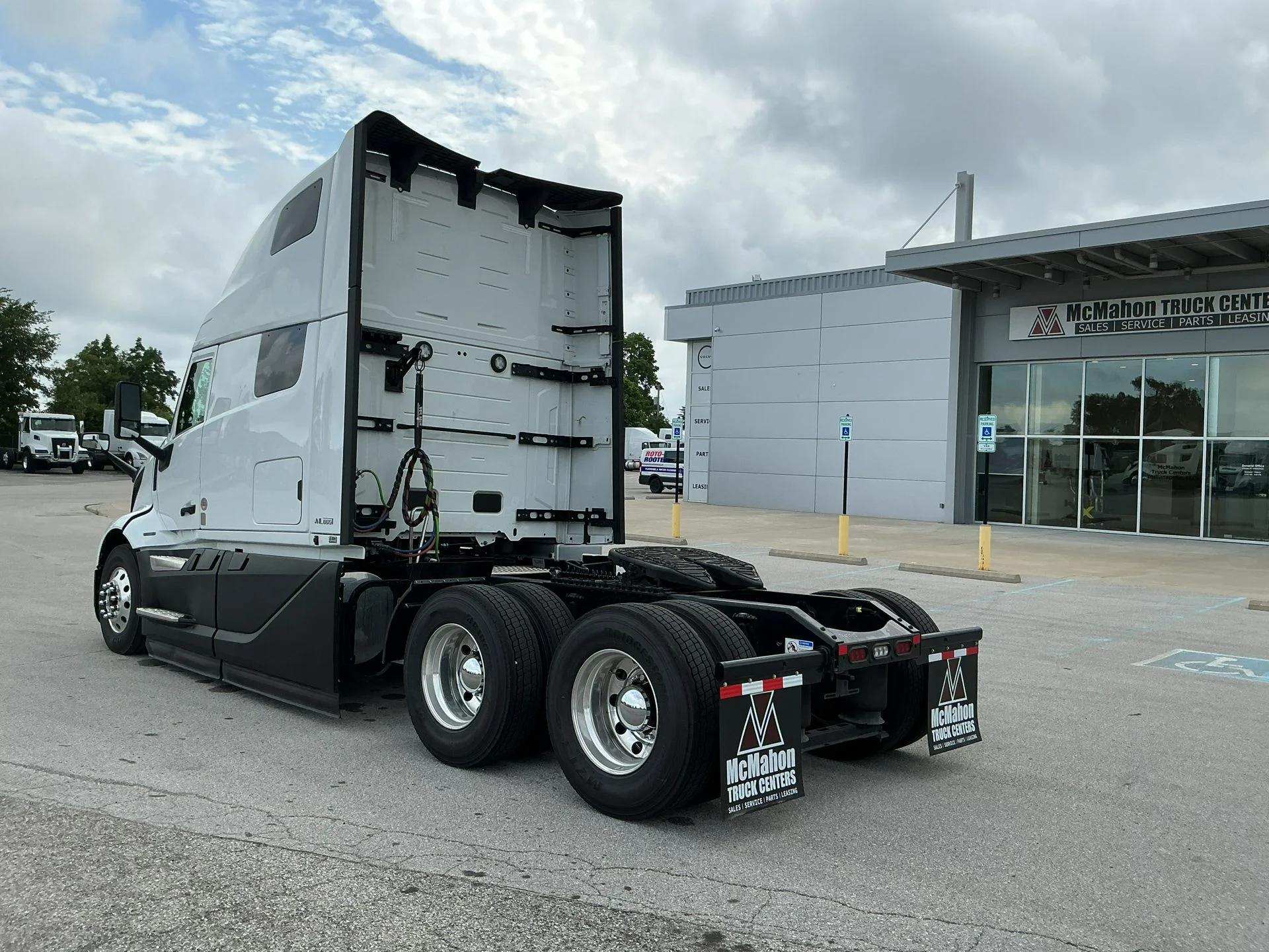 2026 Volvo VNL 860 in Indianapolis, IN — photo 7