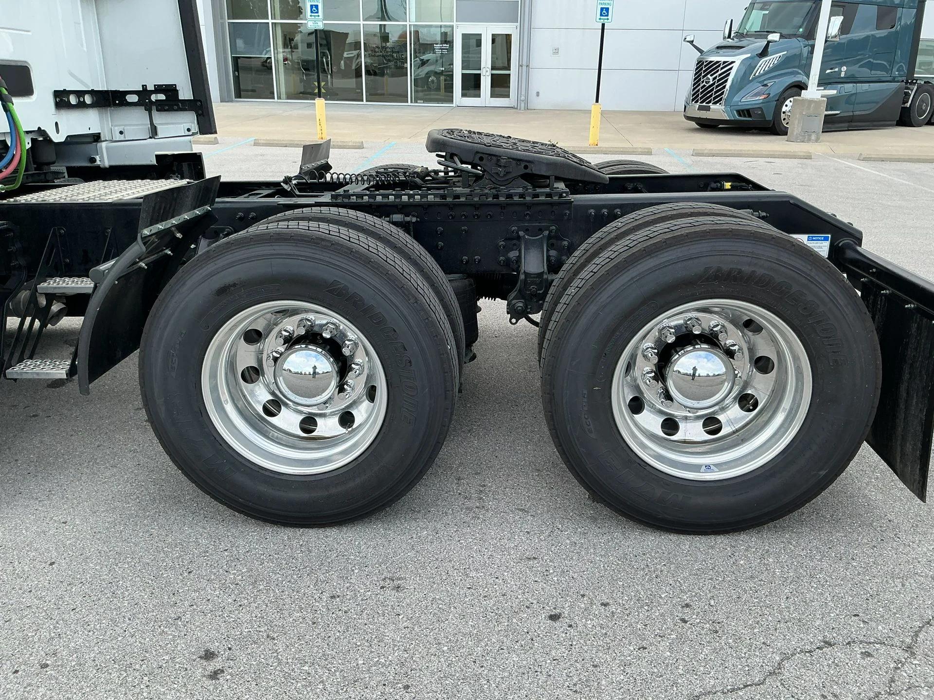 2026 Volvo VNL 860 in Indianapolis, IN — photo 12