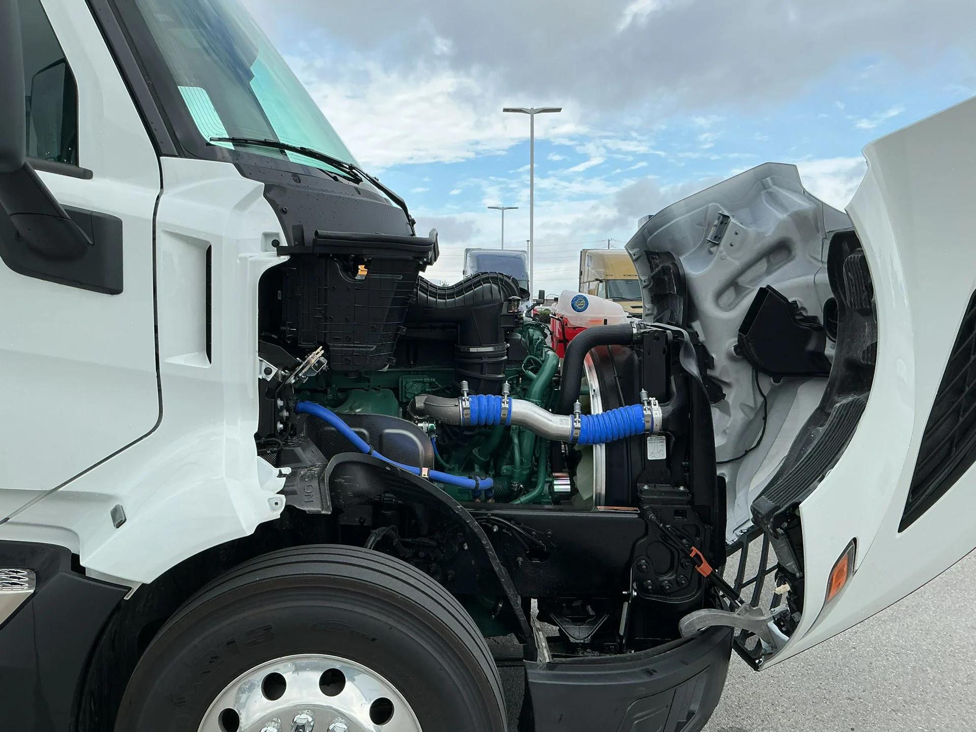 2026 Volvo VNL 860 in Indianapolis, IN — photo 10
