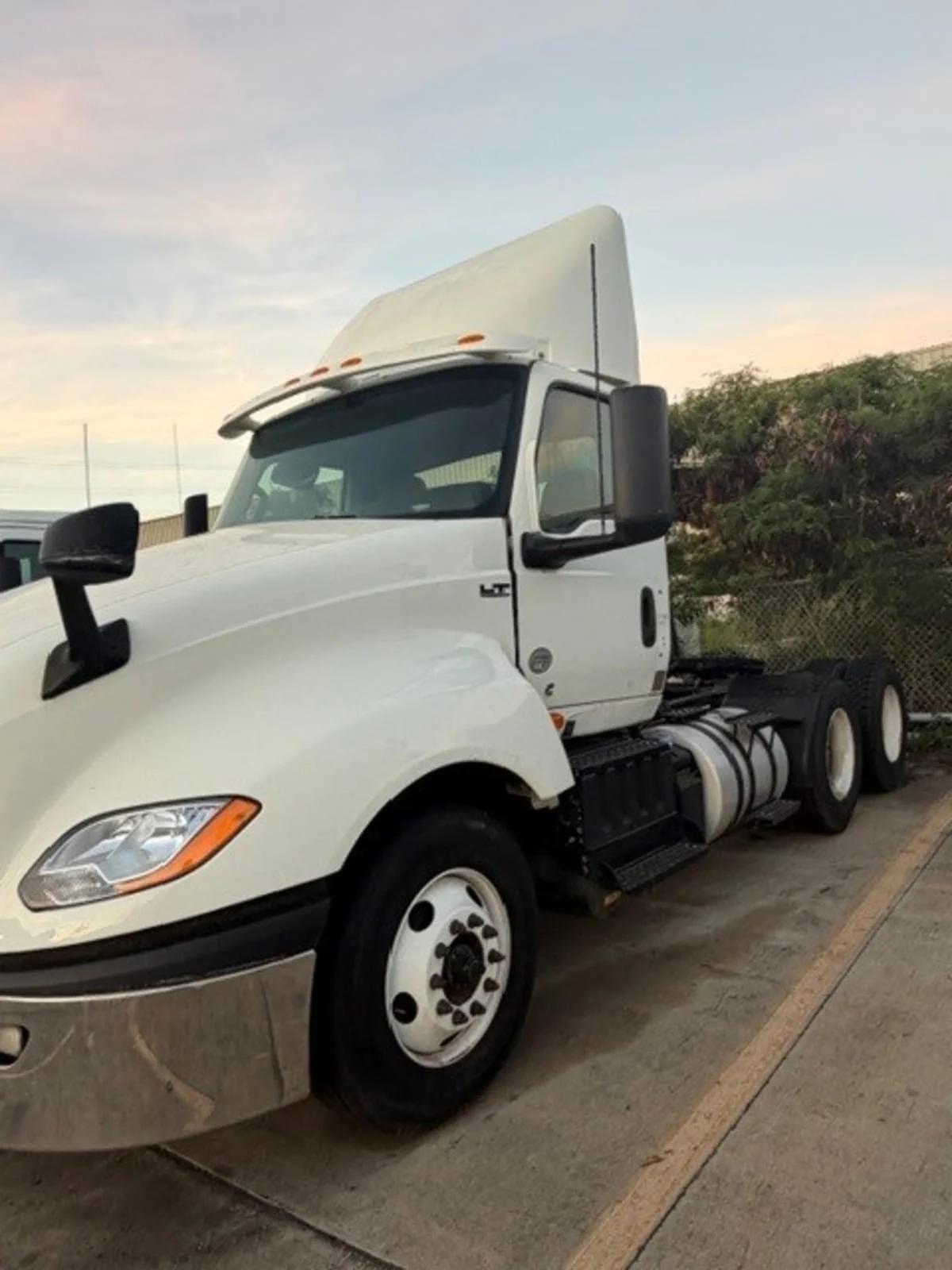 2019 International LT in Kapolei, HI — photo 3