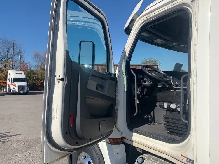 2020 Freightliner Cascadia in Nashville (Mount Juliet), TN — photo 9