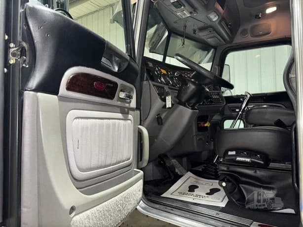 2019 Peterbilt 389 in Hartford, SD — photo 13