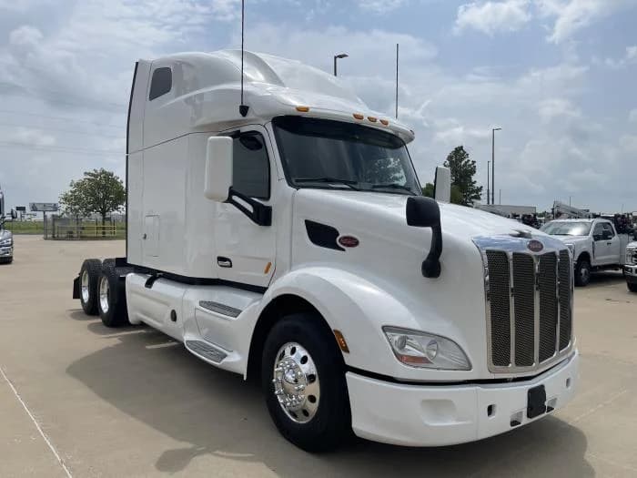 2022 Peterbilt 579 in Oklahoma City, OK — photo 4