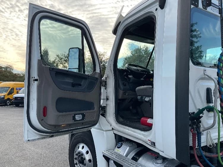 2018 Freightliner Cascadia in Milford, DE — photo 9