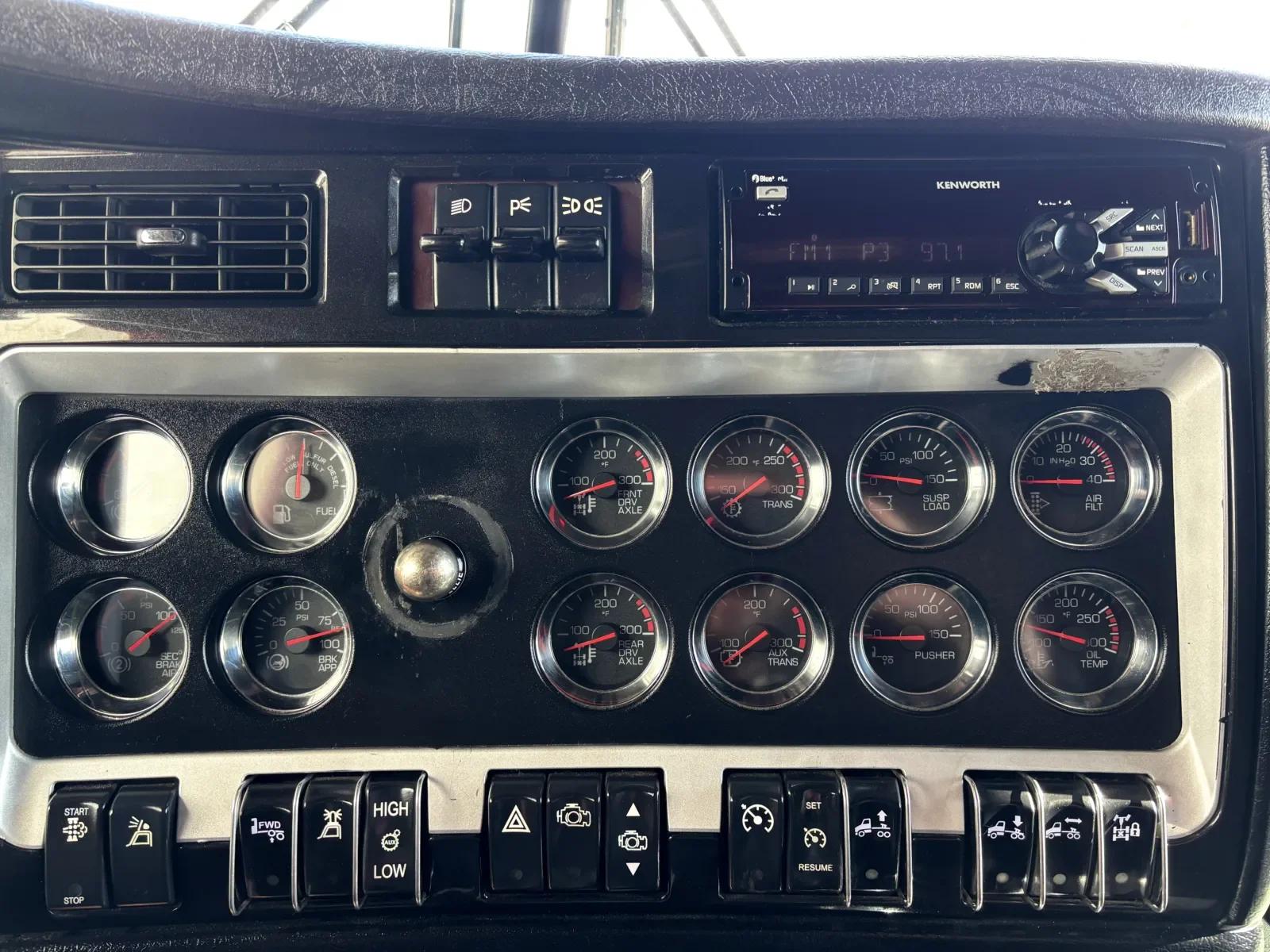 2016 Kenworth T800 in Hutchins, TX — photo 18