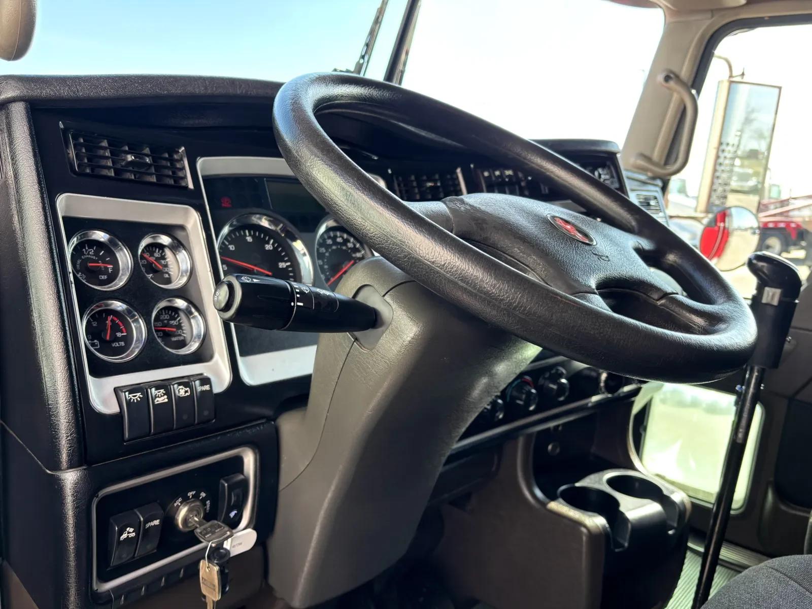 2016 Kenworth T800 in Hutchins, TX — photo 15