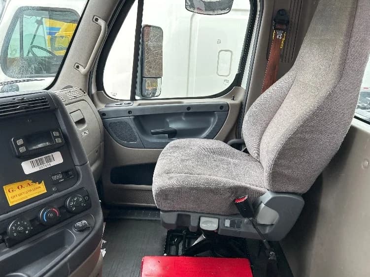 2019 Freightliner Cascadia in Duluth, GA — photo 10