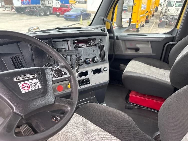 2021 Freightliner Cascadia in Hammond, LA — photo 10