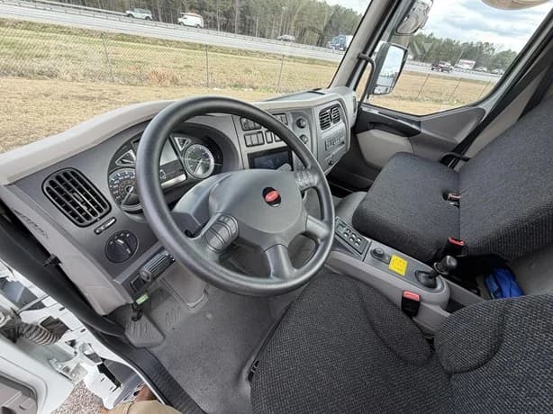 2025 Peterbilt 220EV in GA — photo 5