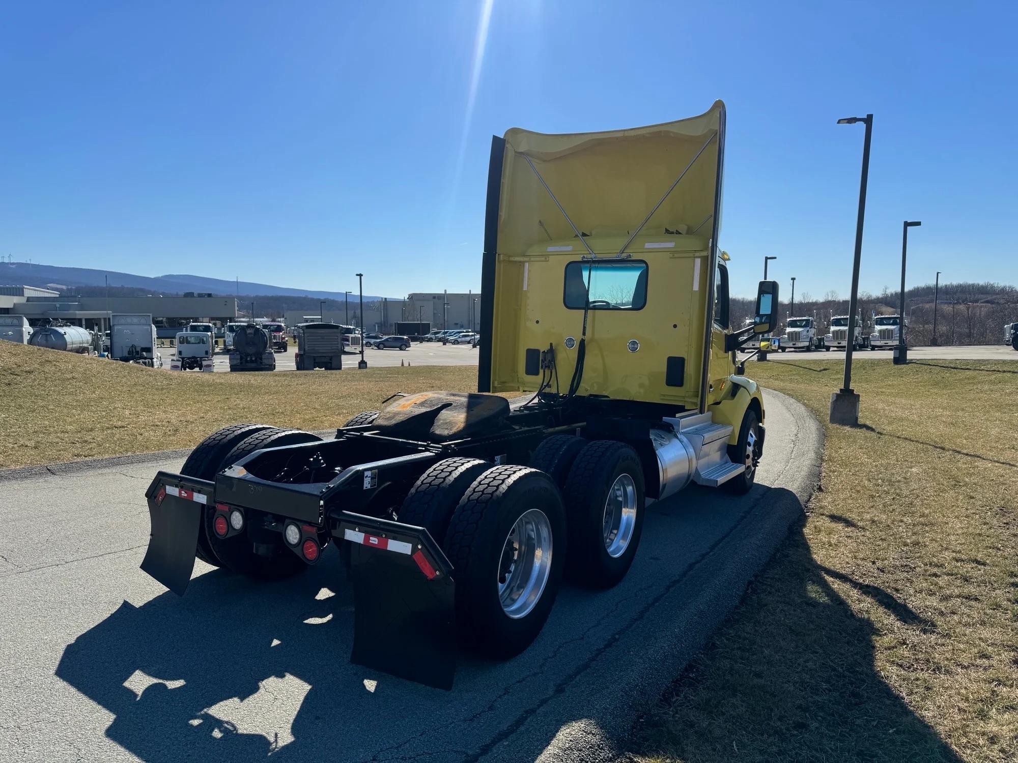 2021 Peterbilt 579 in UNIONTOWN, PA — photo 3
