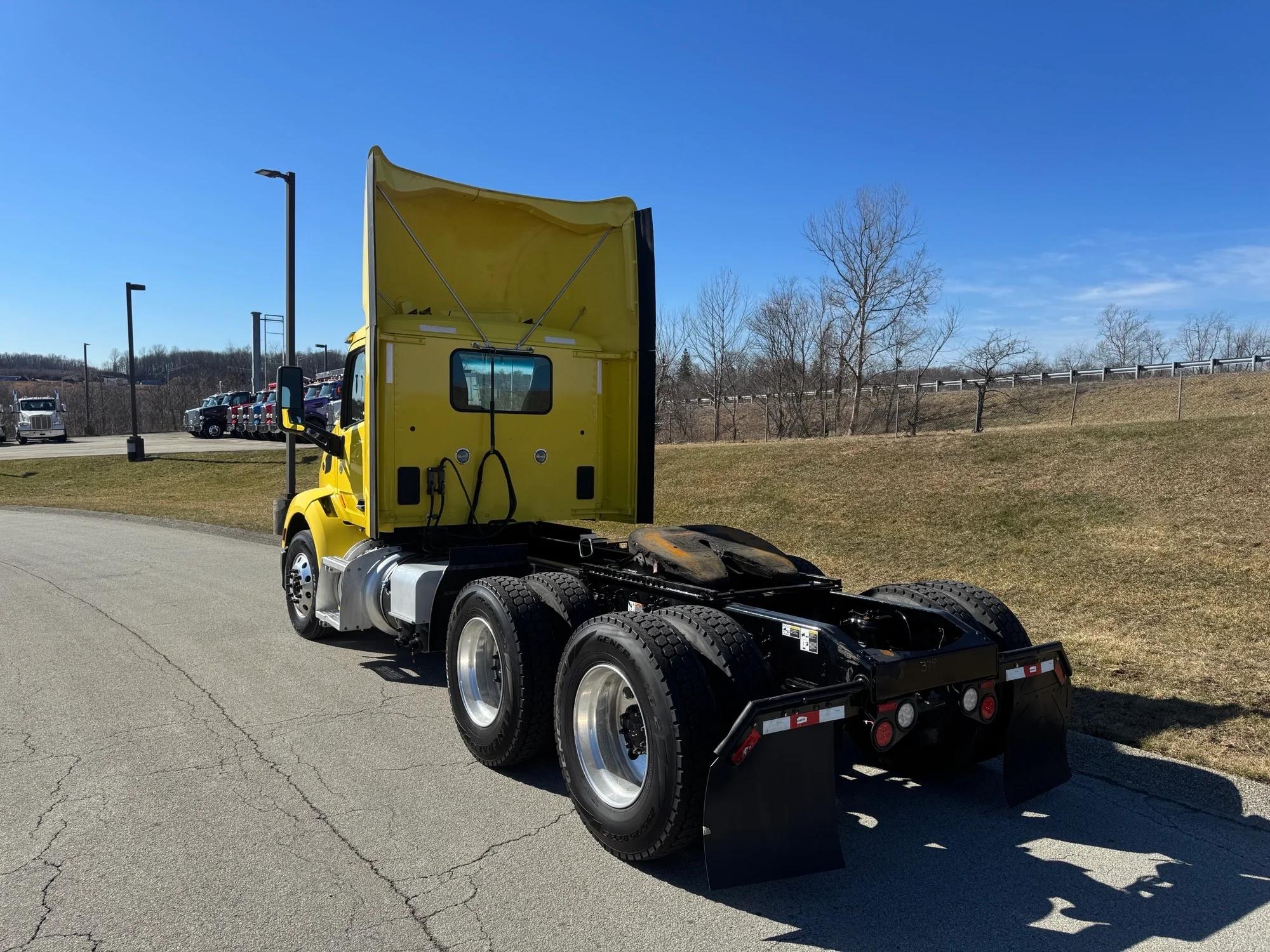 2021 Peterbilt 579 in UNIONTOWN, PA — photo 2
