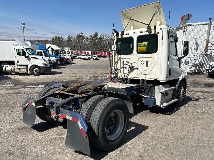 2019 Freightliner Cascadia in Auburn, MA — photo 7