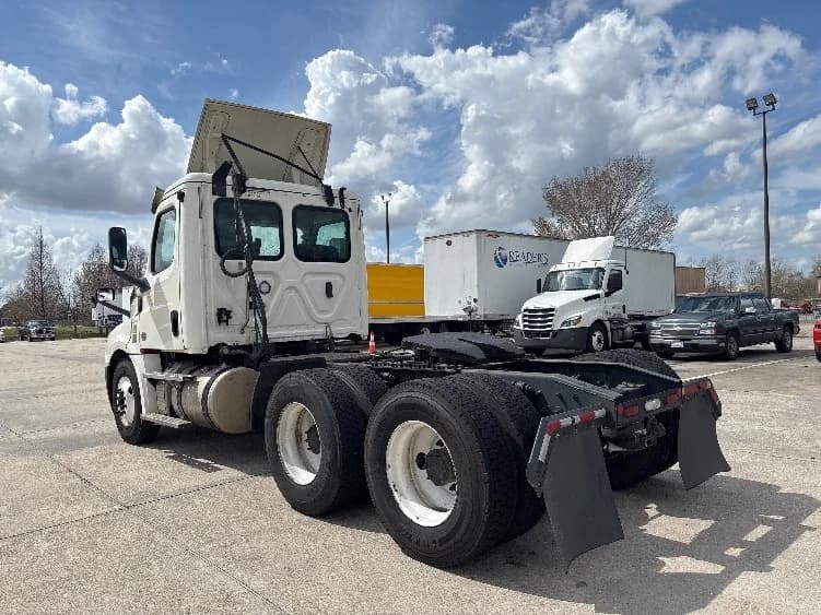 2019 Freightliner Cascadia in Hammond, LA — photo 5