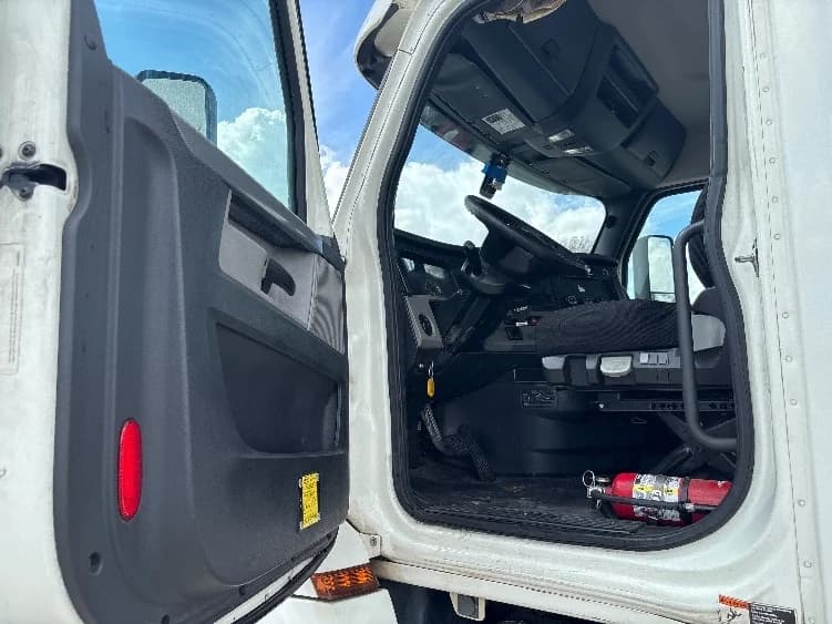 2019 Freightliner Cascadia in Hammond, LA — photo 9