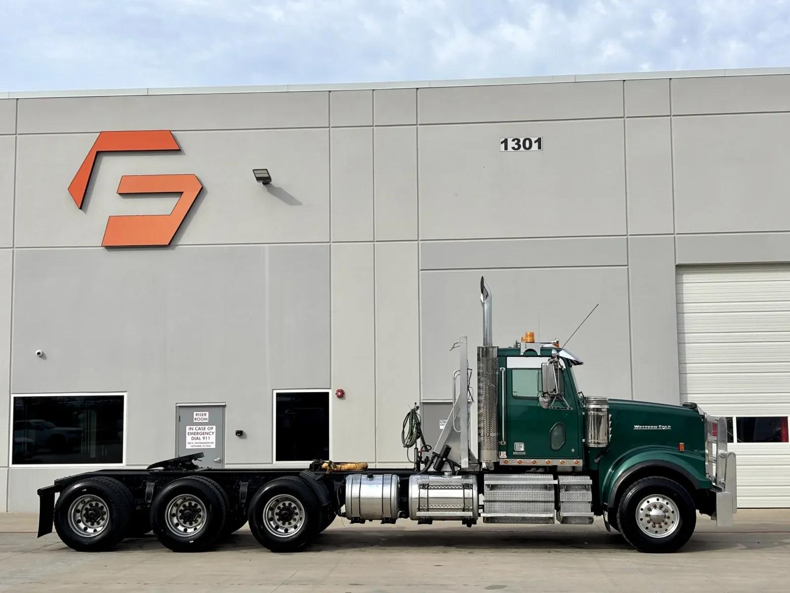 2022 Western Star 4900 in Hutchins, TX — photo 3