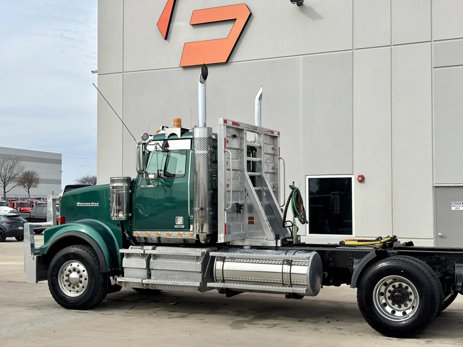 2022 Western Star 4900 in Hutchins, TX — photo 8