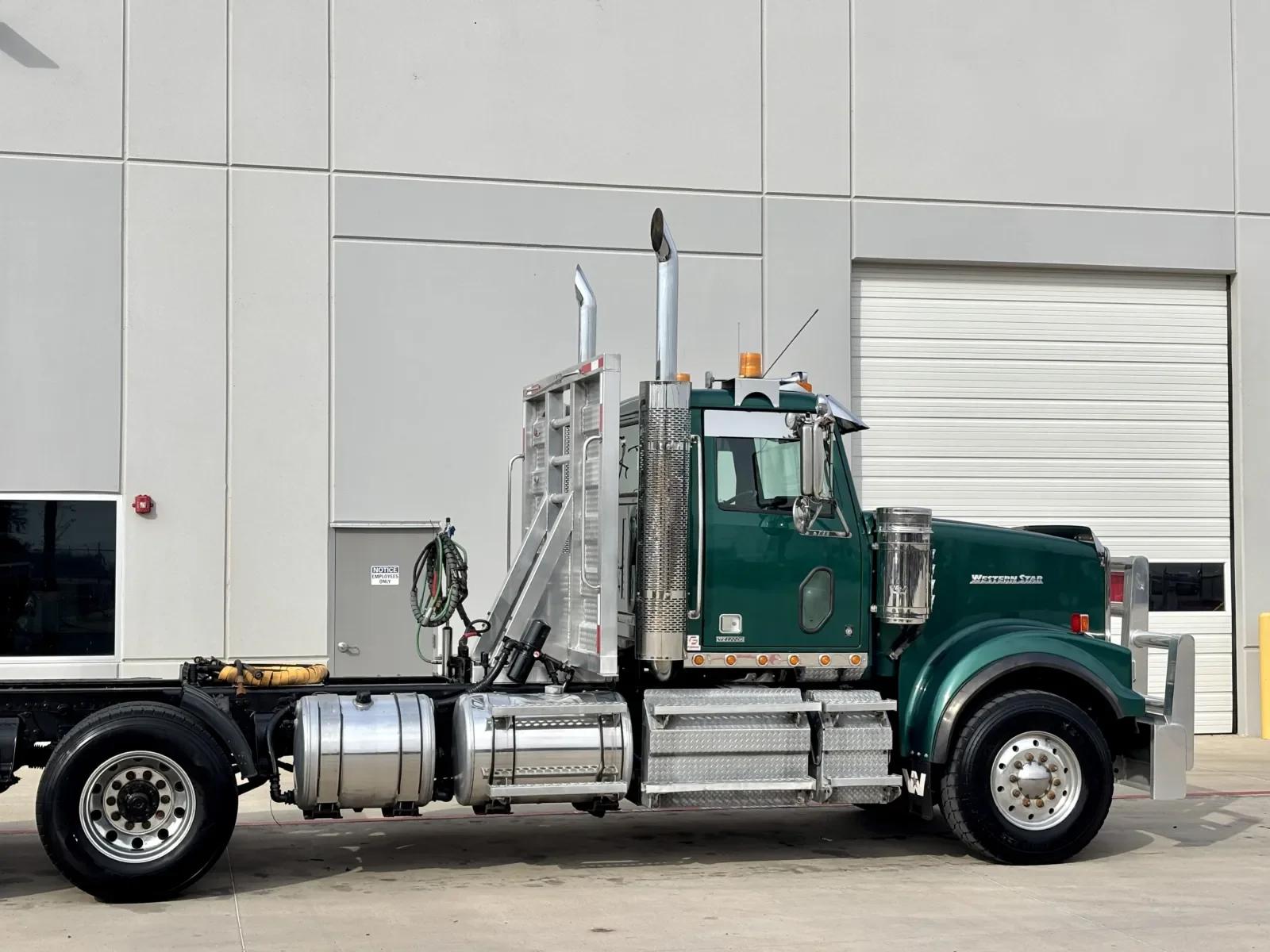 2022 Western Star 4900 in Hutchins, TX — photo 7