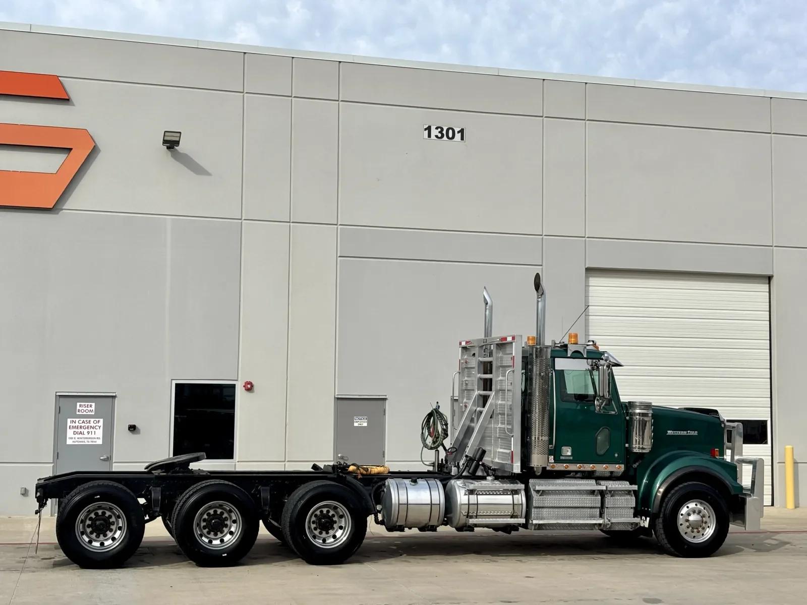 2022 Western Star 4900 in Hutchins, TX — photo 5