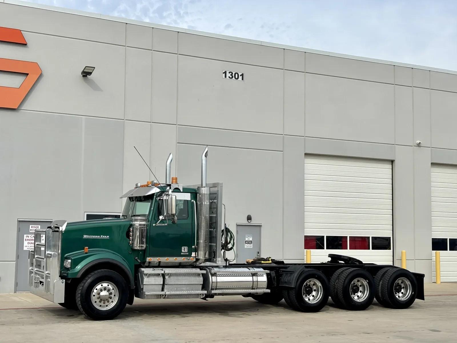 2022 Western Star 4900 in Hutchins, TX — photo 2