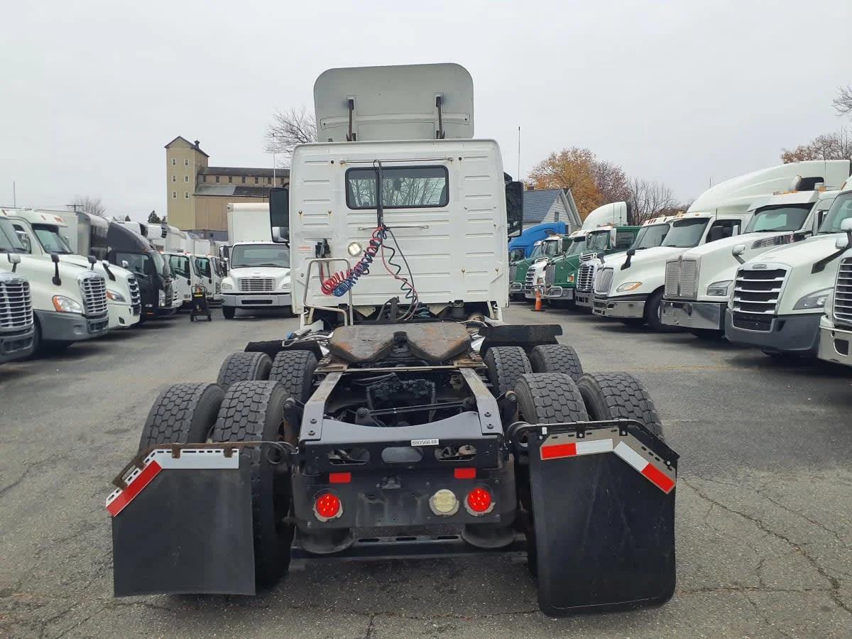 2019 Volvo VNL 860 in Kearny, NJ — photo 5