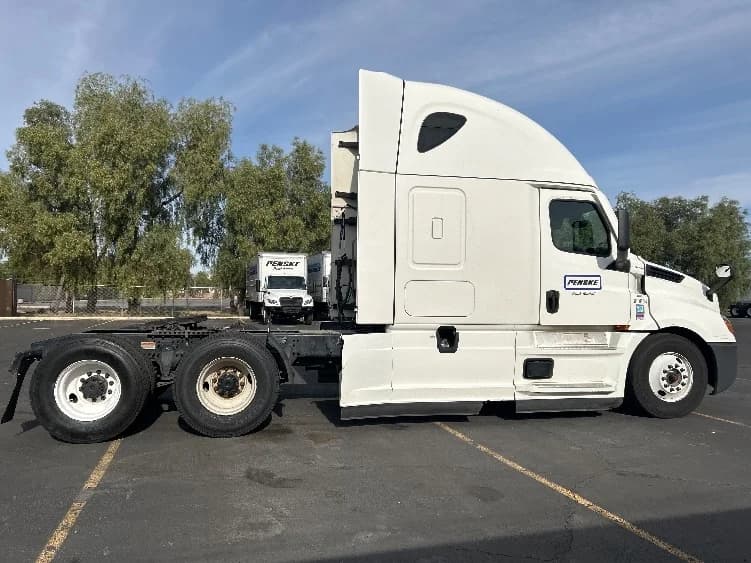 2021 Freightliner Cascadia in Las Vegas, NV — photo 8