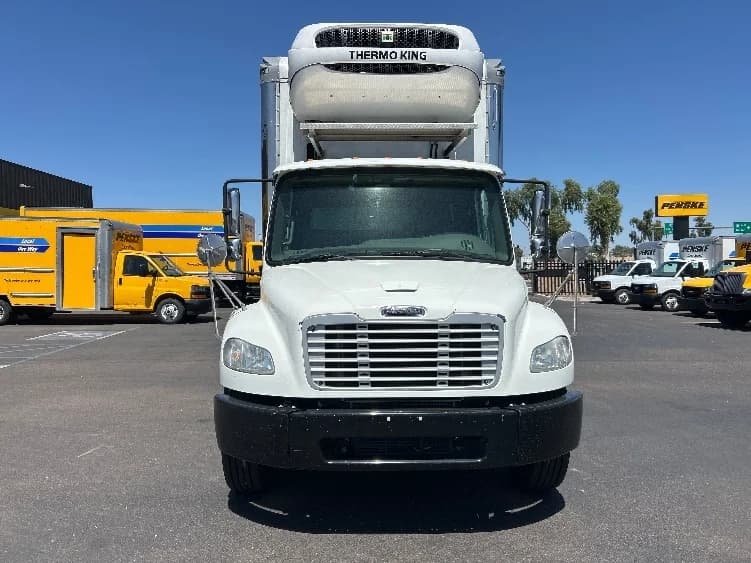 2020 Freightliner M2 106 in Phoenix, AZ — photo 2