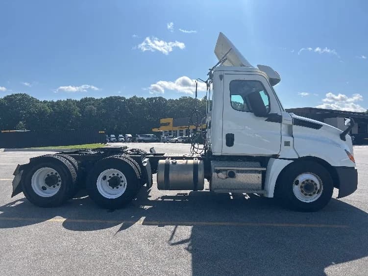 2019 Freightliner Cascadia in Byron Center, MI — photo 8