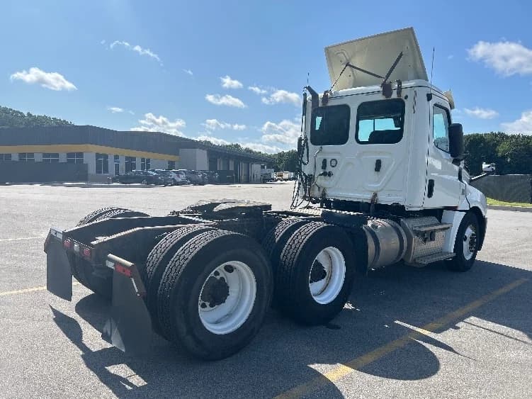 2019 Freightliner Cascadia in Byron Center, MI — photo 7