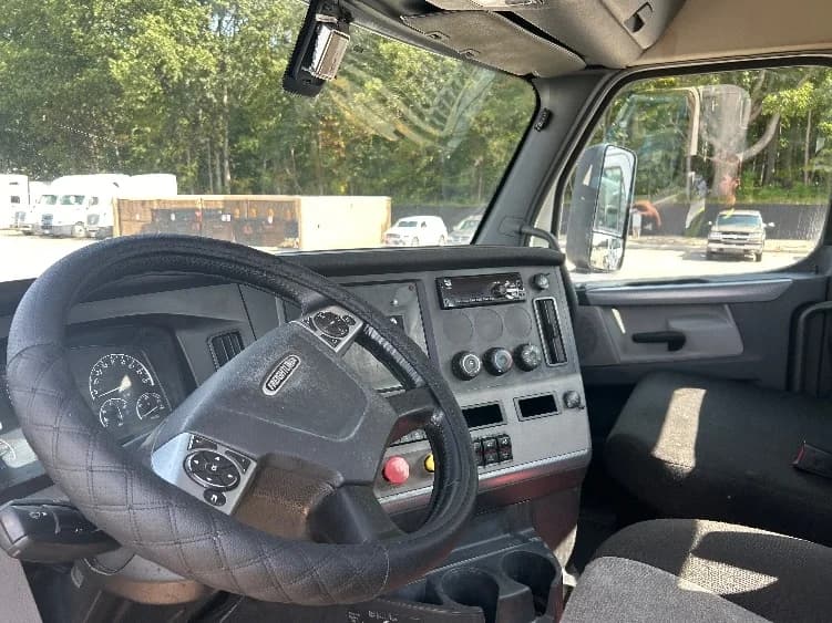 2019 Freightliner Cascadia in Byron Center, MI — photo 10