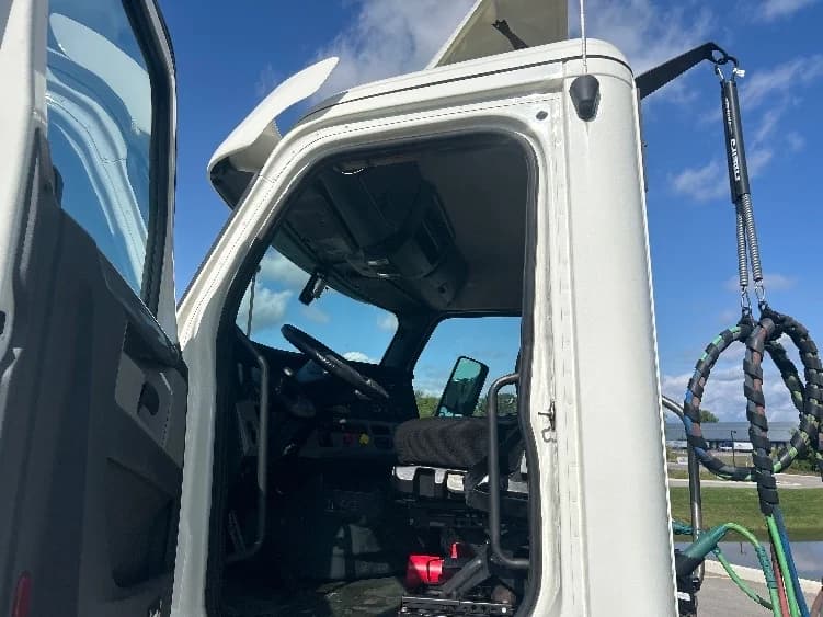 2019 Freightliner Cascadia in Byron Center, MI — photo 9